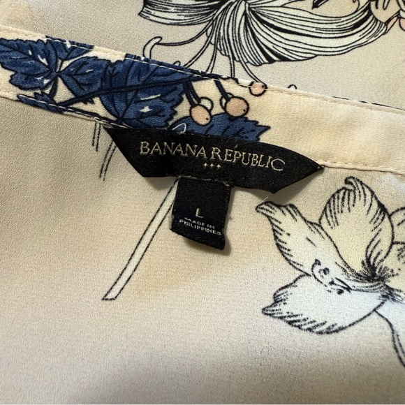 Banana Republic ¾ sleeve floral shirt - Picture 3 of 3
